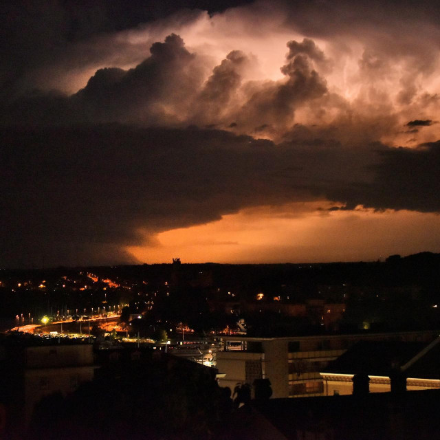 Ilustracija, nevrijeme iznad Istre