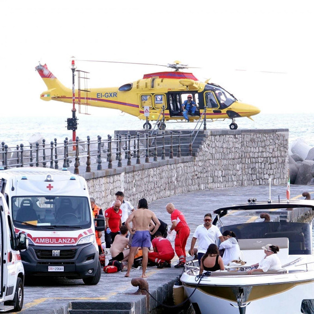 Akcija spašavanja talijanskih hitnih službi nakon pomorske nesreće u kojoj je poginula Adrienne Vaughan