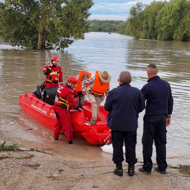 Ravnateljstvo Civilne zaštite objavilo da su spašene dvije osobe