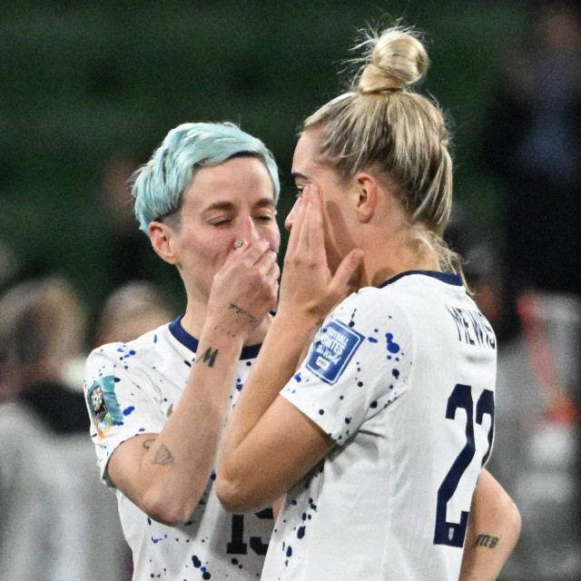 Megan Rapinoe (lijevo)
