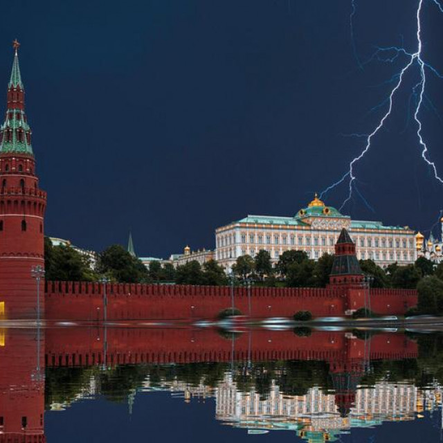 Ilustracija: Udarac munje iznad Kremlja