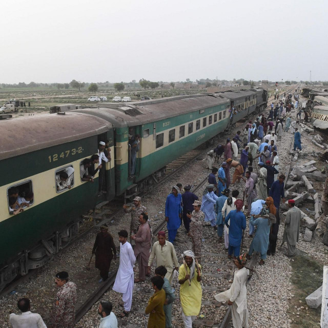 Vlak iskočio iz tračnica u Pakistanu