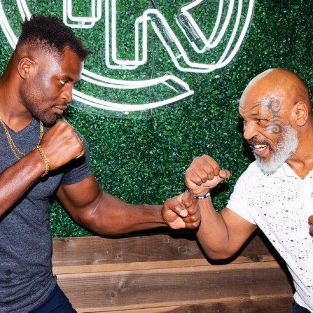 Francis Ngannou i Mike Tyson