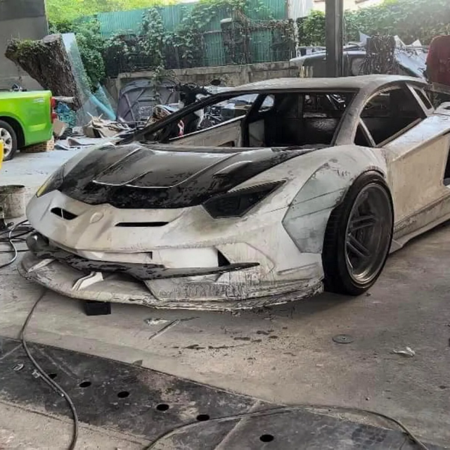 Lamborghini Aventador replika