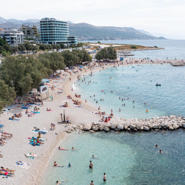 Kupači na plaži Žnjan