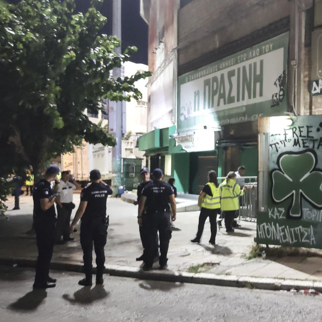 Policija oko stadiona