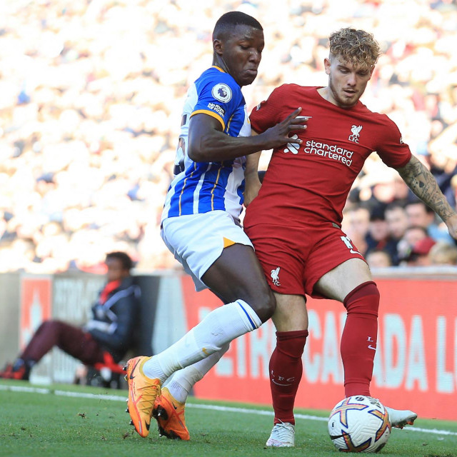 Moises Caicedo (lijevo) i Harvey Elliott 