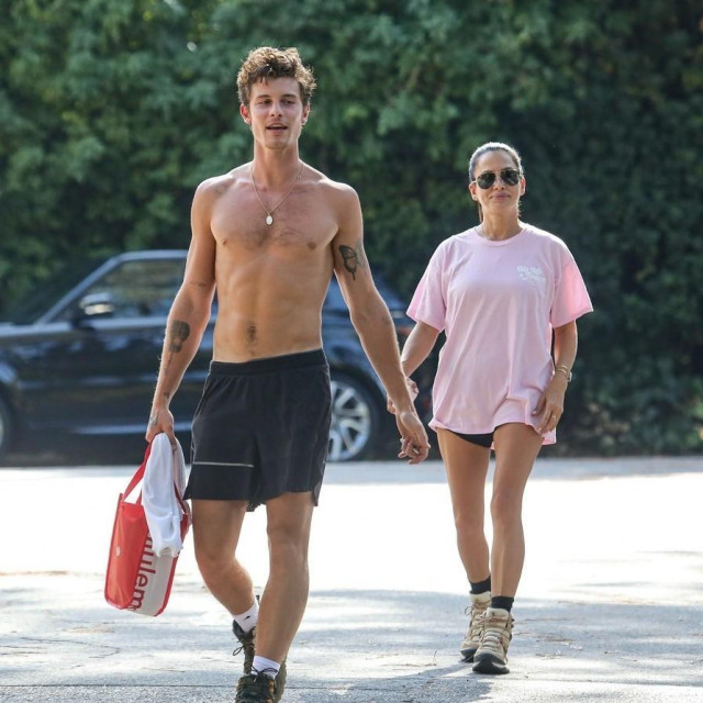Shawn Mendes u šetnji sa svojom doktoricom Jocelyne Mirandom