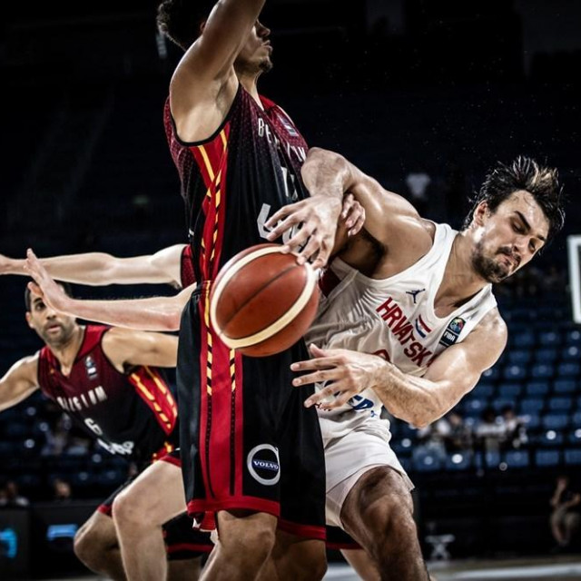 Dario Šarić na dvoboju s Belgijom