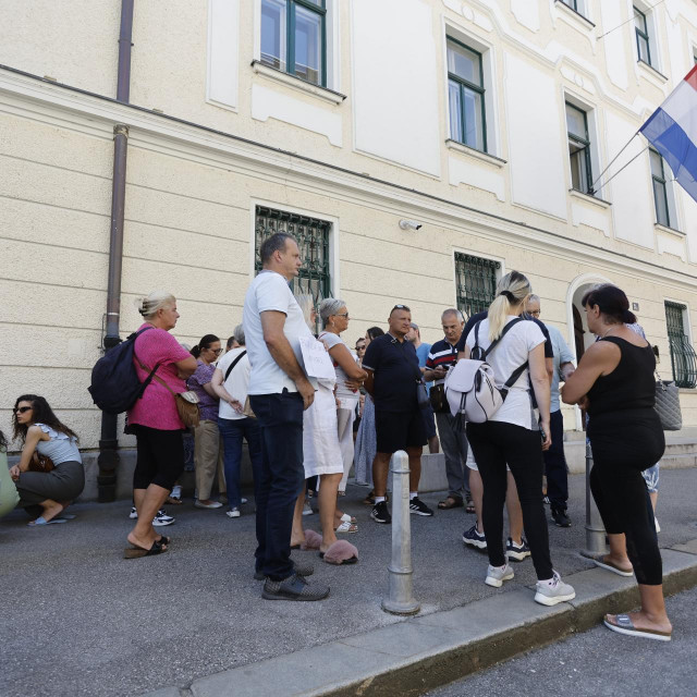 Ispred zgrade MVP-a održao se prosvjed roditelja uhićenih pripadnika BBB koji su sudjelovali u neredima u Grčkoj