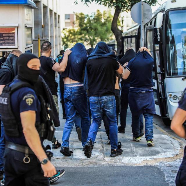 Privođenje Dinamovih huligana