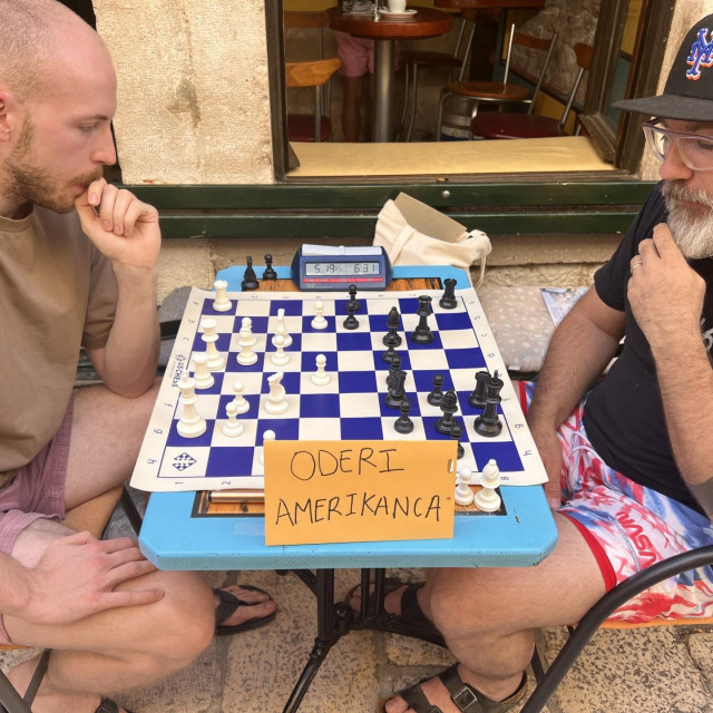 ”Oderi Amerikanca” Zefrey Throwell