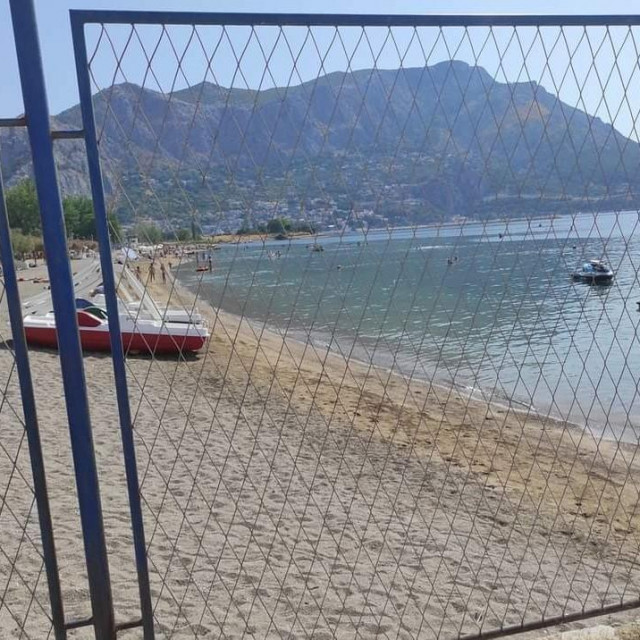Ilegalna ograda u Dućama