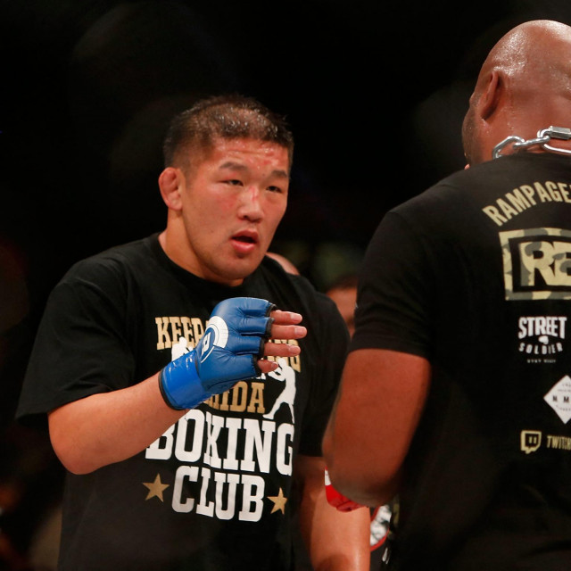 Satoshi Ishii (lijevo) i Rampage Jackson (desno)