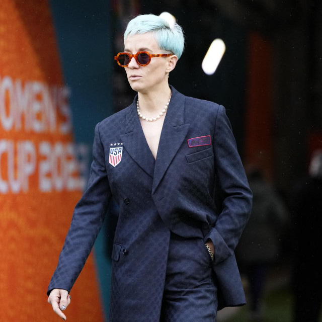 Franklin Foer, pišući za The Atlantic, nazvao je Rapinoe ”Muhammadom Alijem svoje generacije”, koja je poput boksačkog prvaka u teškoj kategoriji također postala ”heroj otpora” s ”lukavim humorom i neodoljivim razmetanjem”