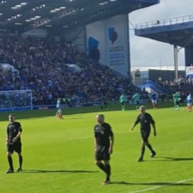 Navijač u ulozi suca (u sredini)