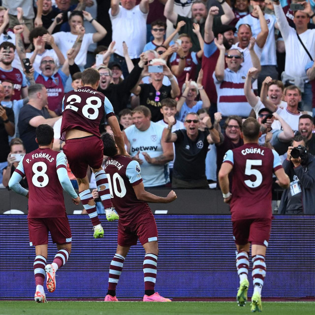 West Ham United‘s players celebrate their third goal during the English Premier League football match between West Ham United and Chelsea at the London Stadium, in London on August 20, 2023. (Photo by JUSTIN TALLIS/AFP)/RESTRICTED TO EDITORIAL USE. No use with unauthorized audio, video, data, fixture lists, club/league logos or ‘live‘ services. Online in-match use limited to 120 images. An additional 40 images may be used in extra time. No video emulation. Social media in-match use limited to 120 images. An additional 40 images may be used in extra time. No use in betting publications, games or single club/league/player publications./
