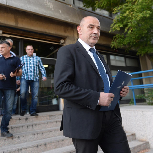 Tomo Medved ispred Ministarstva branitelja