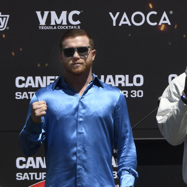 Canelo Alvarez (lijevo) i Jermell Charlo (desno)