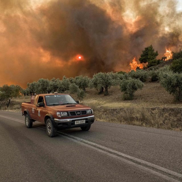 Iznimno vruće i suho vrijeme, koje pogoduje nastanku požara, nastavit će se u Grčkoj sve do petka