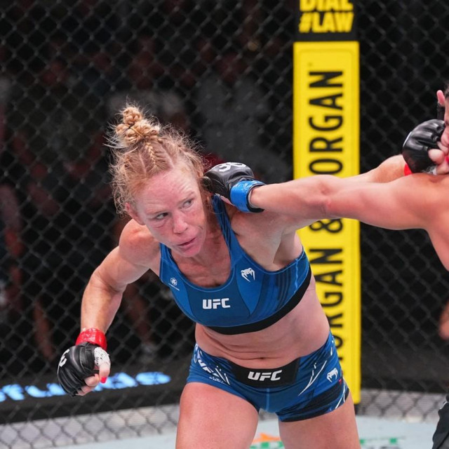 Holly Holm (lijevo) i Mayra Bueno Silva (desno)