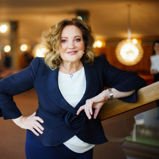 Tereza Kesovija