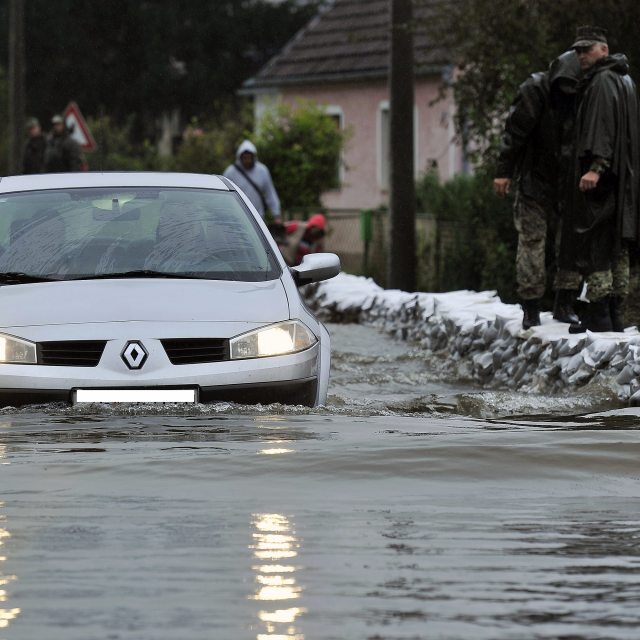 Poplava, auto, ilustracija