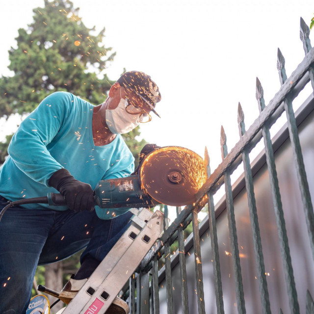 Igor Legaz pili ogradu