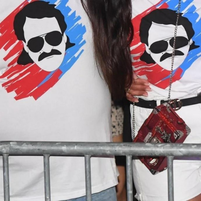 Ovako izgleda majica koja je navodno bila povod za napad