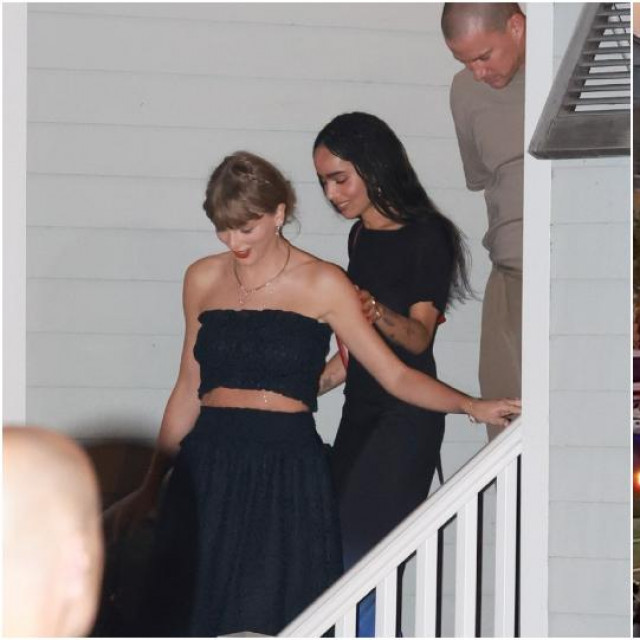 Taylor Swift i obožavatelji koji su je okružili