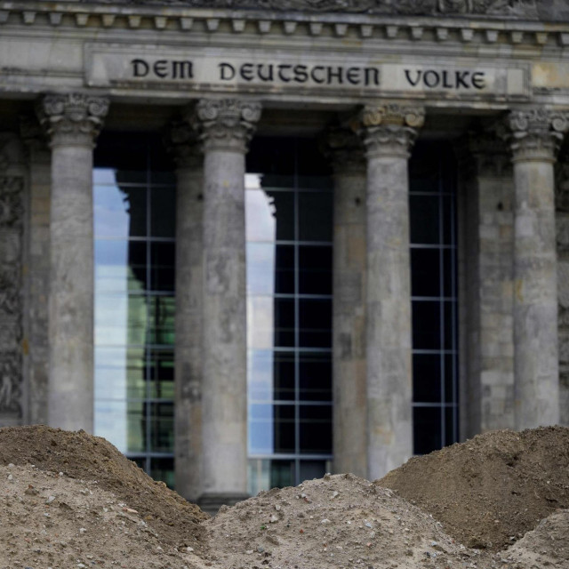 Zgrada Reichstaga pod konstrukcijom