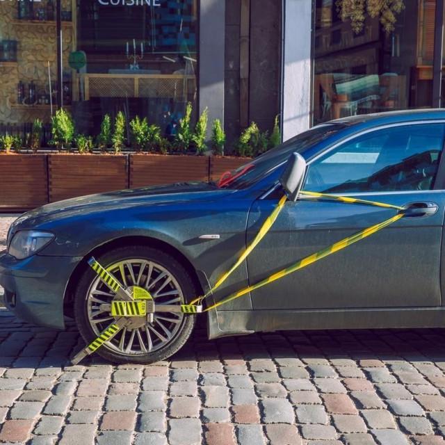 Lisice za blokadu kotača (ilustracija)