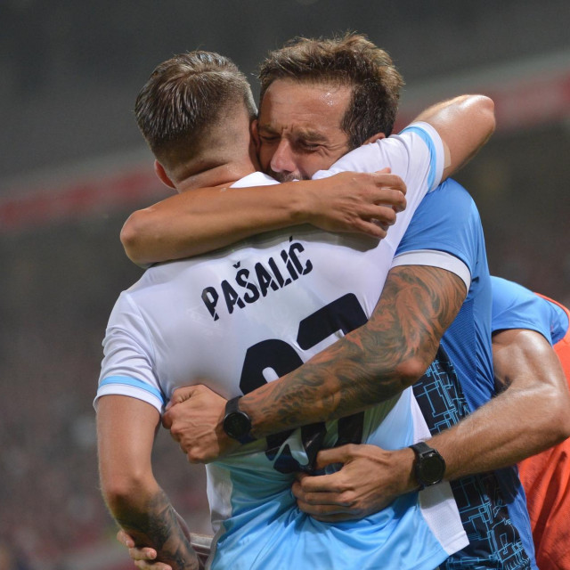 Marco Pašalić u zagrljaju Radomira Đalovića