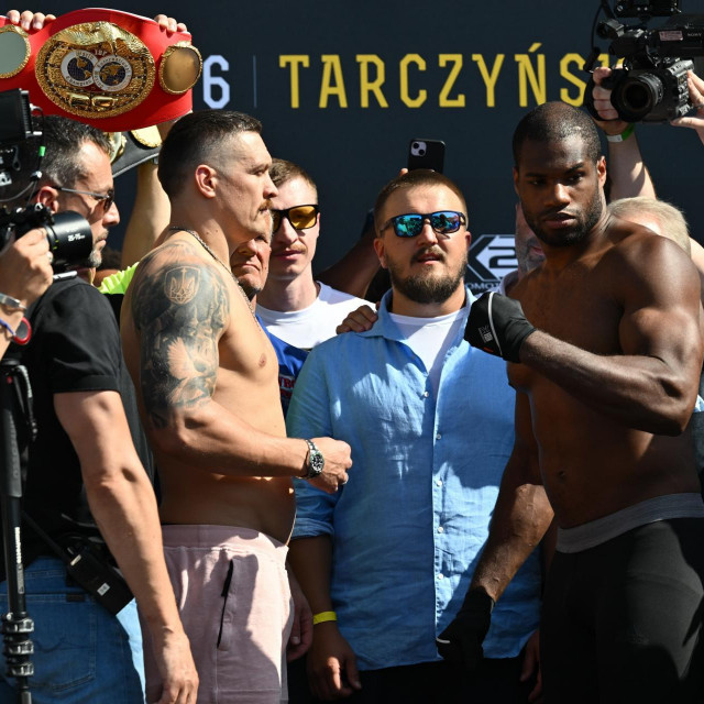 Oleksandr Usyk (lijevo) i Daniel Dubois (desno)