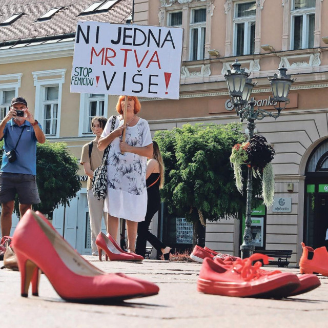 Cipele bez vlasnica u Novom Sadu