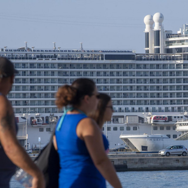 Kruzer Norwegian Epic u Splitu