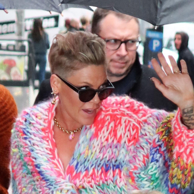 Singer Pink arrives at The Late Show with Stephen Colbert.

Pictured: Pink,Image: 757691404, License: Rights-managed, Restrictions: -ITA, -ROU, Model Release: no, Pictured: Pink, Credit line: Rick Davis/SplashNews.com/Splash/Profimedia