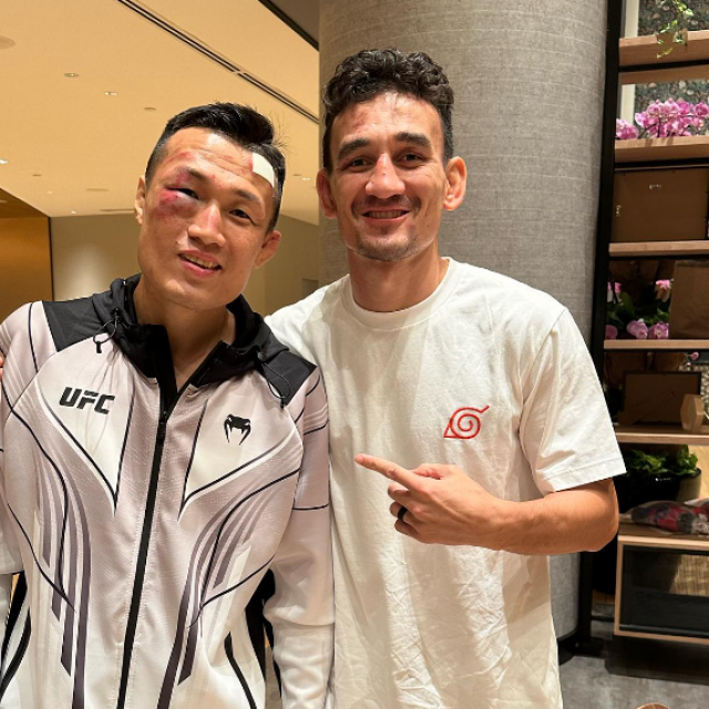 Chan Sung Jung (lijevo) i Max Holloway (desno)