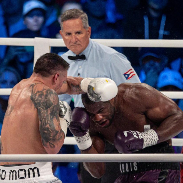 Oleksandr Usyk (lijevo) i Daniel Dubois (desno)