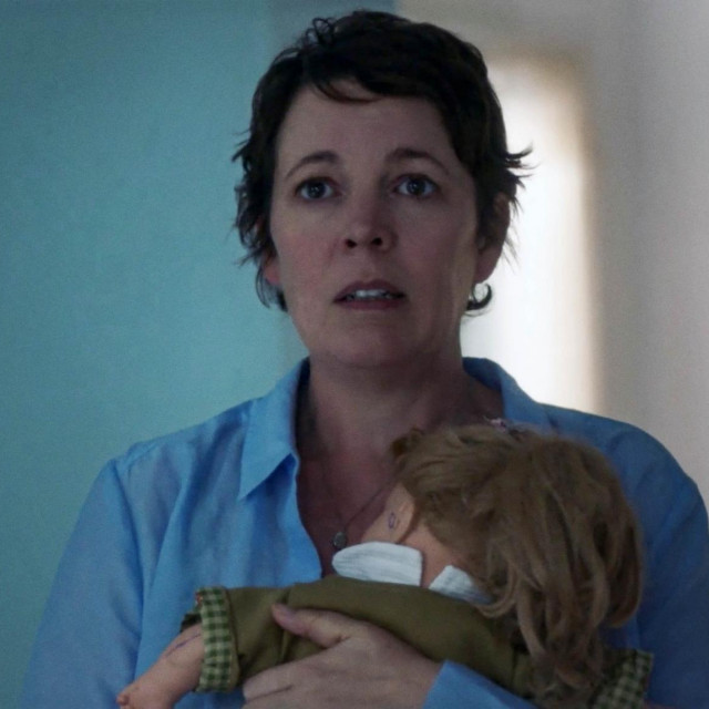Olivia Colman kao Leda u ekranizaciji romana ”Izgubljena kći”