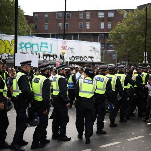 Policija na karnevalu u Notting Hillu