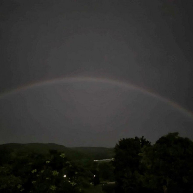 Mjesečeva duga iznad Istre