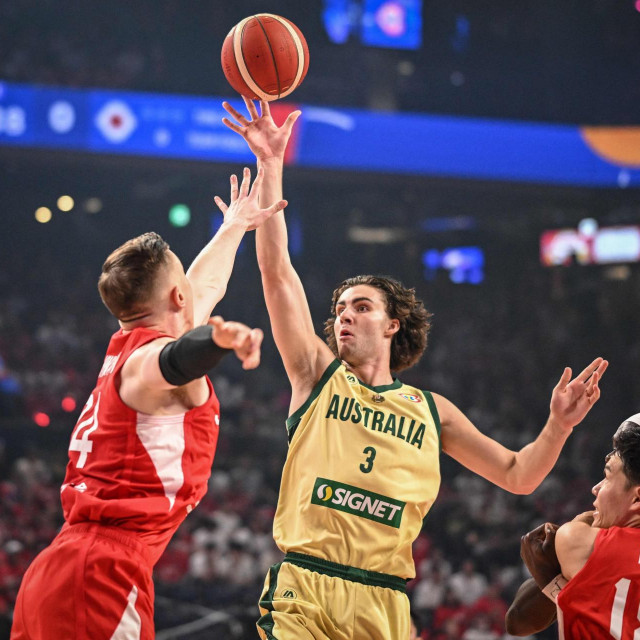 Australia‘s Josh Giddey shoots during the FIBA Basketball World Cup group F match between Australia and Japan at Okinawa Arena in Okinawa on August 29, 2023. (Photo by Yuichi YAMAZAKI/AFP)