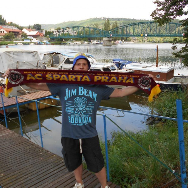 Navijač Michal i most Remagen u Davli