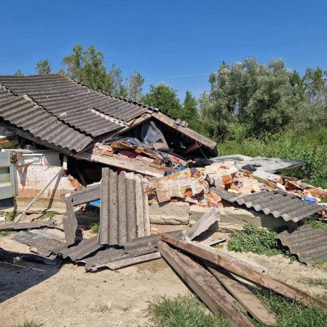 Srušene kuće Roma