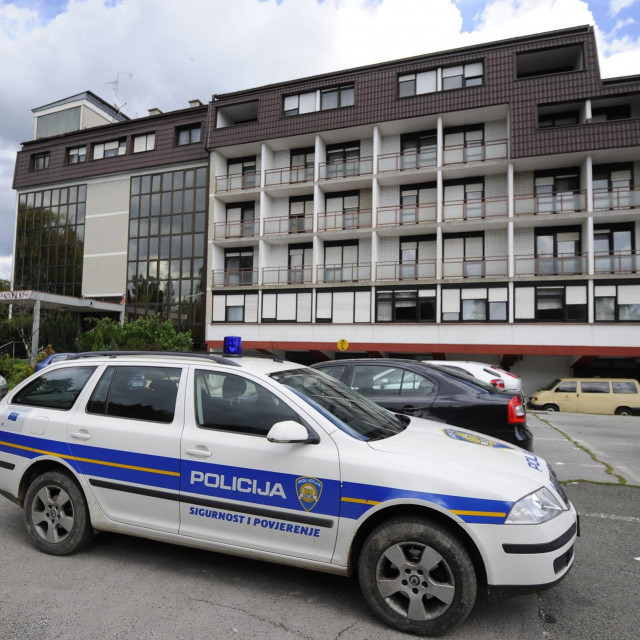 Policija pred hotelom Porin/Arhivska fotografija