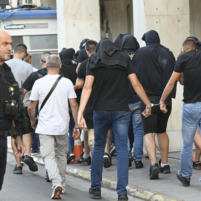 Policija privodi na saslušanje navijače koji su sudjelovali u neredima