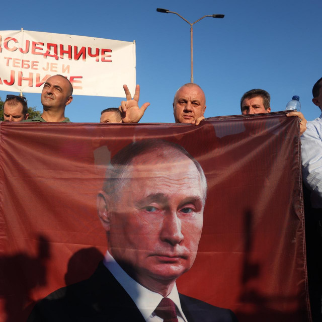 Protest podrške Miloradu Dodiku na entitetskoj liniji izmedju Istočnog Sarajeva i Sarajeva