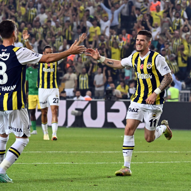Ryan Kent (desno)
