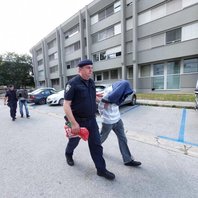 Dvojici ličkih policajaca nakon prijave određen je 30-dnevni istražni zatvor